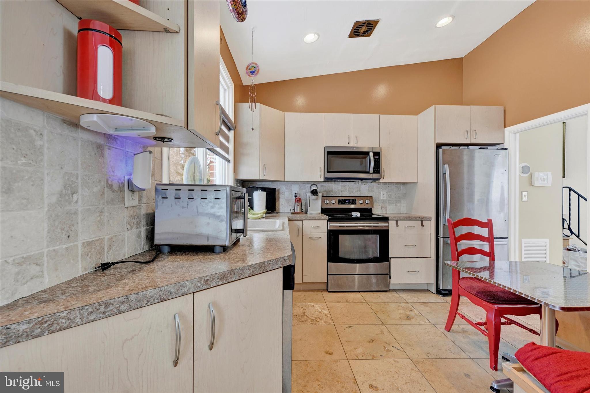 6816 Timberlane Road Baltimore, MD 21209 - Photo 8 of 25