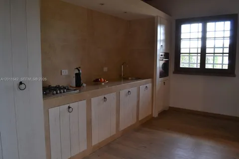 $3,890,000 | 38 Empoli 38 Empoli (fire 38 Empoli (firenze), Fi Itali, FI 50053