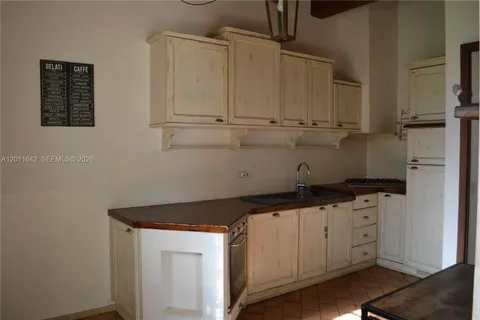 $3,890,000 | 38 Empoli 38 Empoli (fire 38 Empoli (firenze), Fi Itali, FI 50053