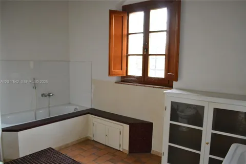 $3,890,000 | 38 Empoli 38 Empoli (fire 38 Empoli (firenze), Fi Itali, FI 50053