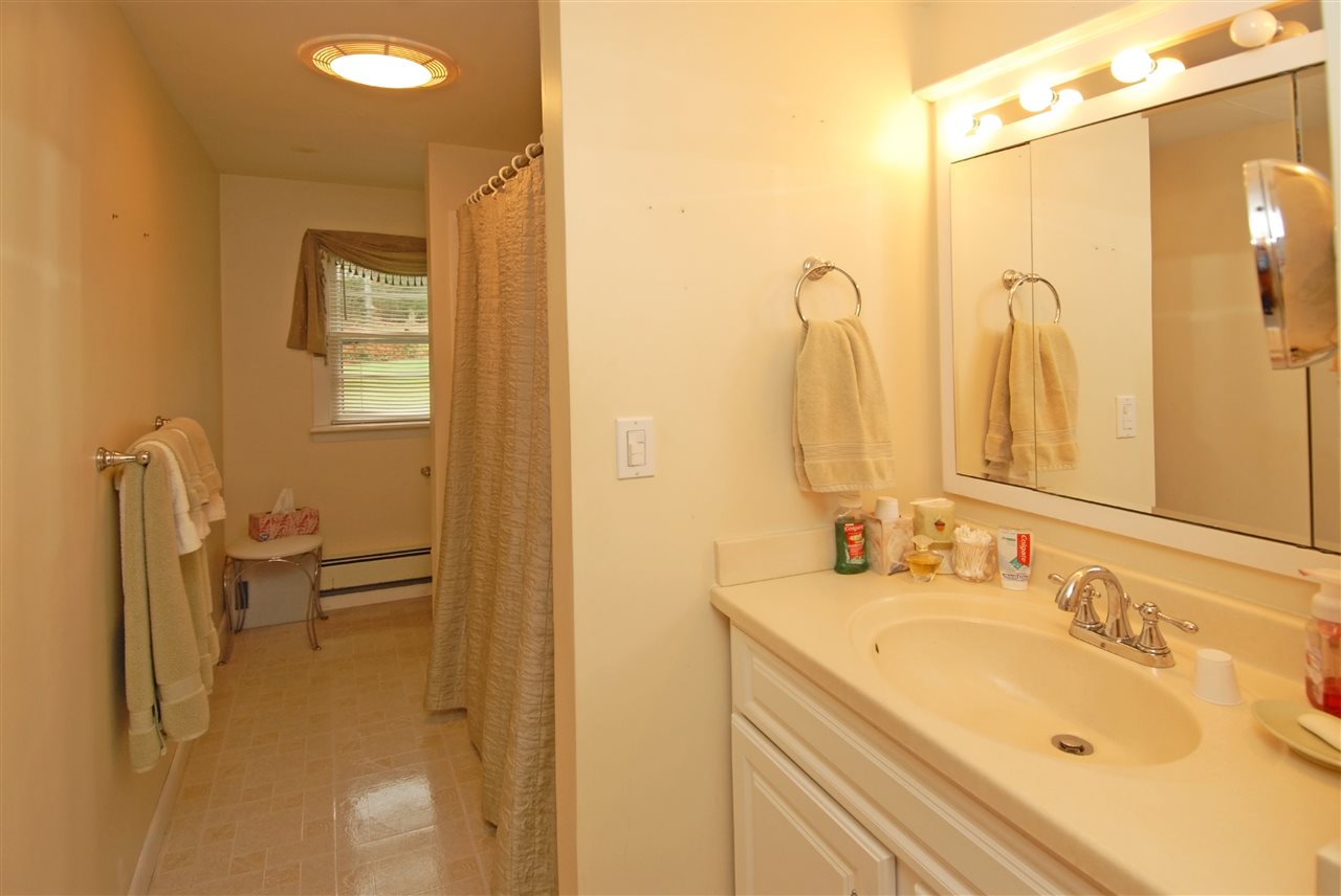 667 4th Range Road Pembroke, NH 03275 - Photo 14 of 27