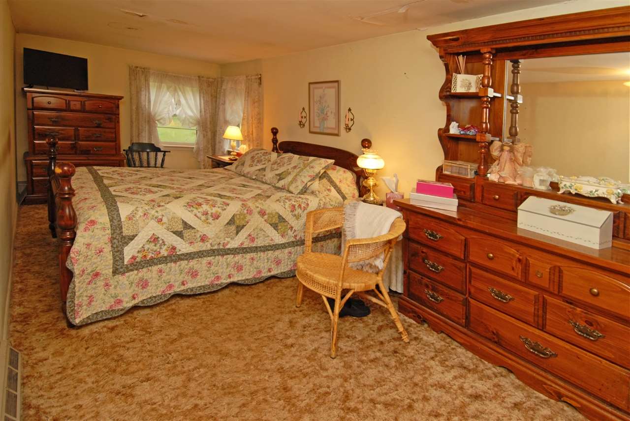 667 4th Range Road Pembroke, NH 03275 - Photo 15 of 27