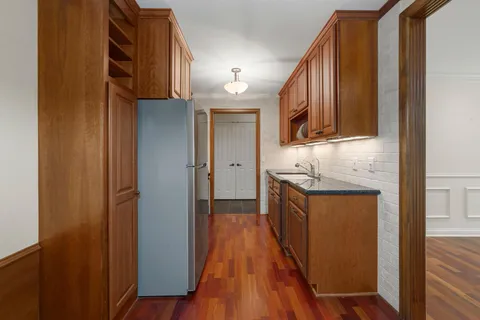 $330,000 | 205 Barry Avenue South, Unit 117, Wayzata, MN 55391
