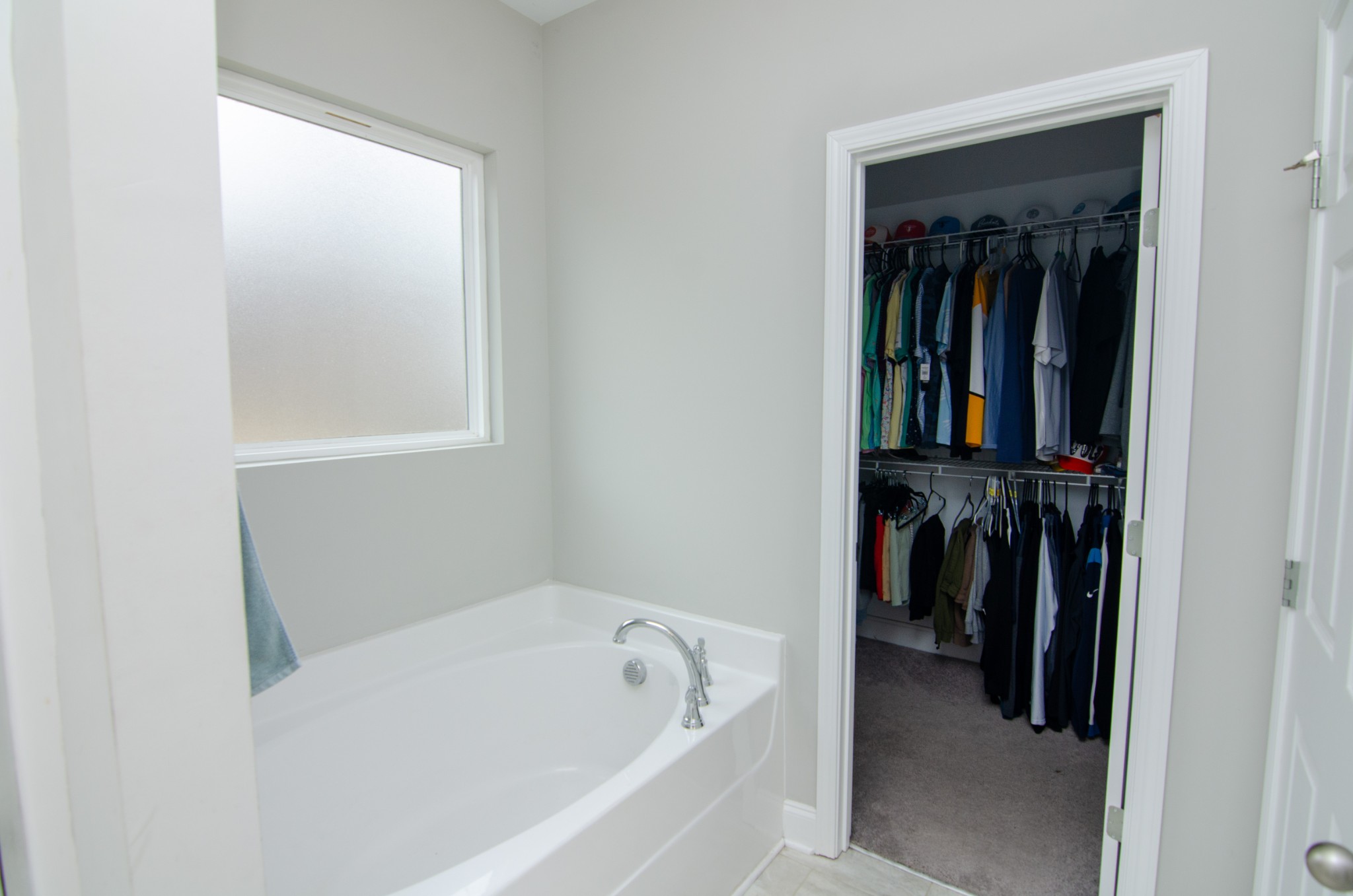 1060 Westgate Drive Gallatin, TN 37066 - Photo 17 of 31 a bathroom with a bathtub and a shower