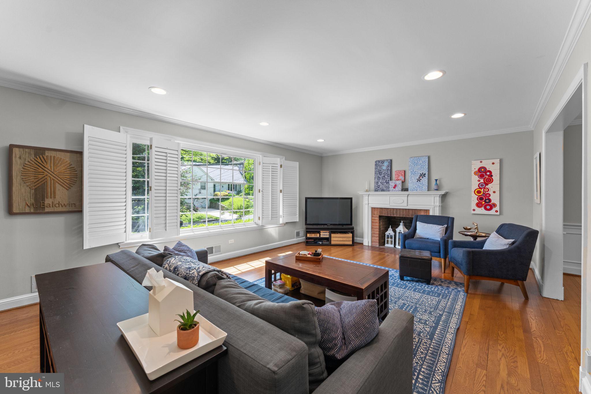 5121 Baltan Road Bethesda, MD 20816 - Photo 10 of 90 Bright and inviting living space.