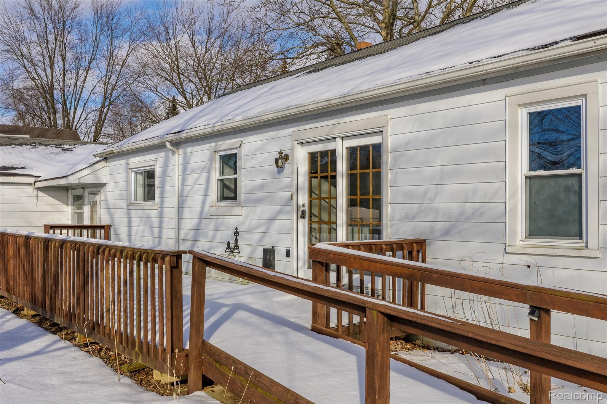 4007 North Belsay Road Flint, MI 48506 - Photo 8 of 26 Large deck