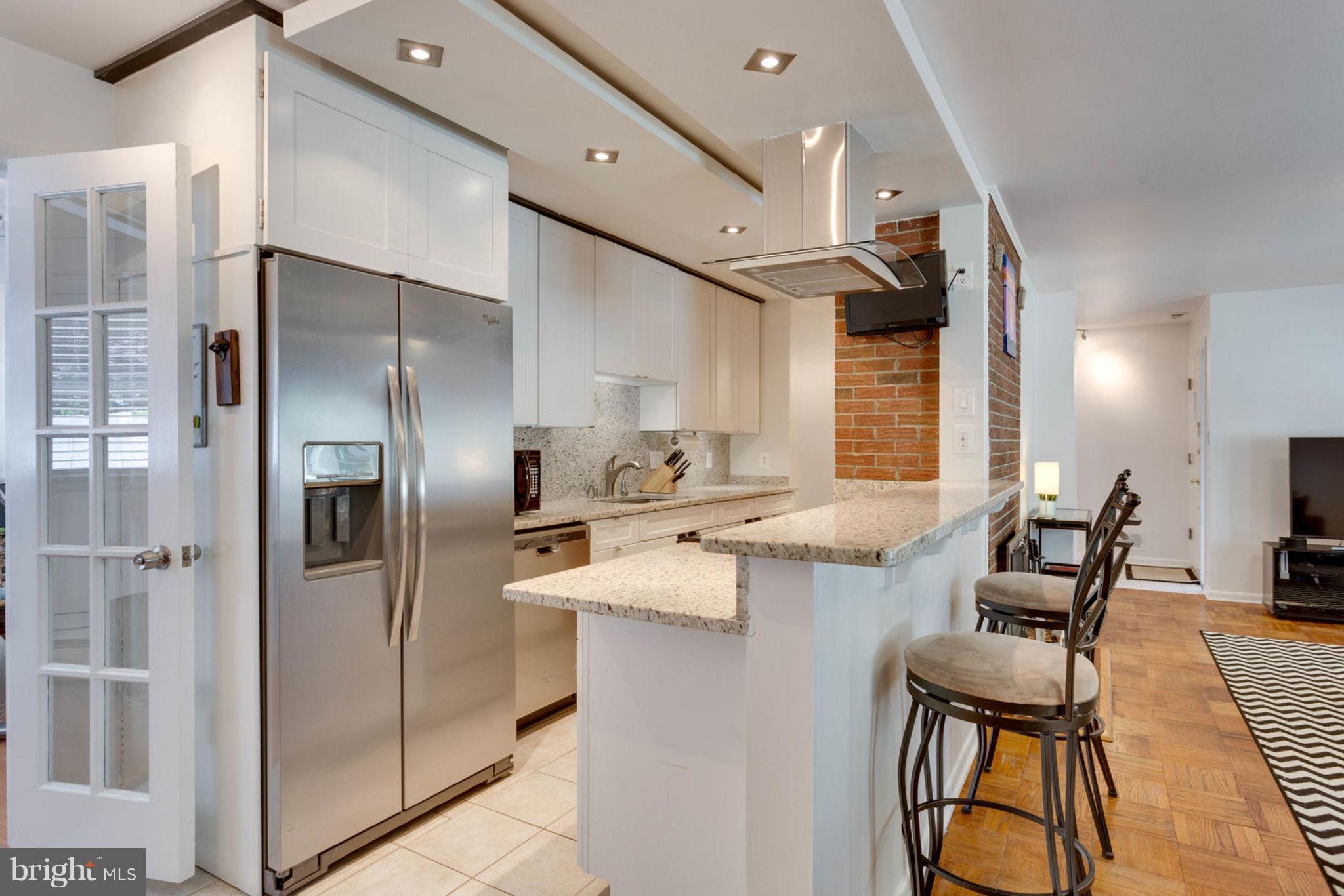 6405 Franconia Road Springfield, VA 22150 - Photo 8 of 26 Breakfast bar for eat in kitchen