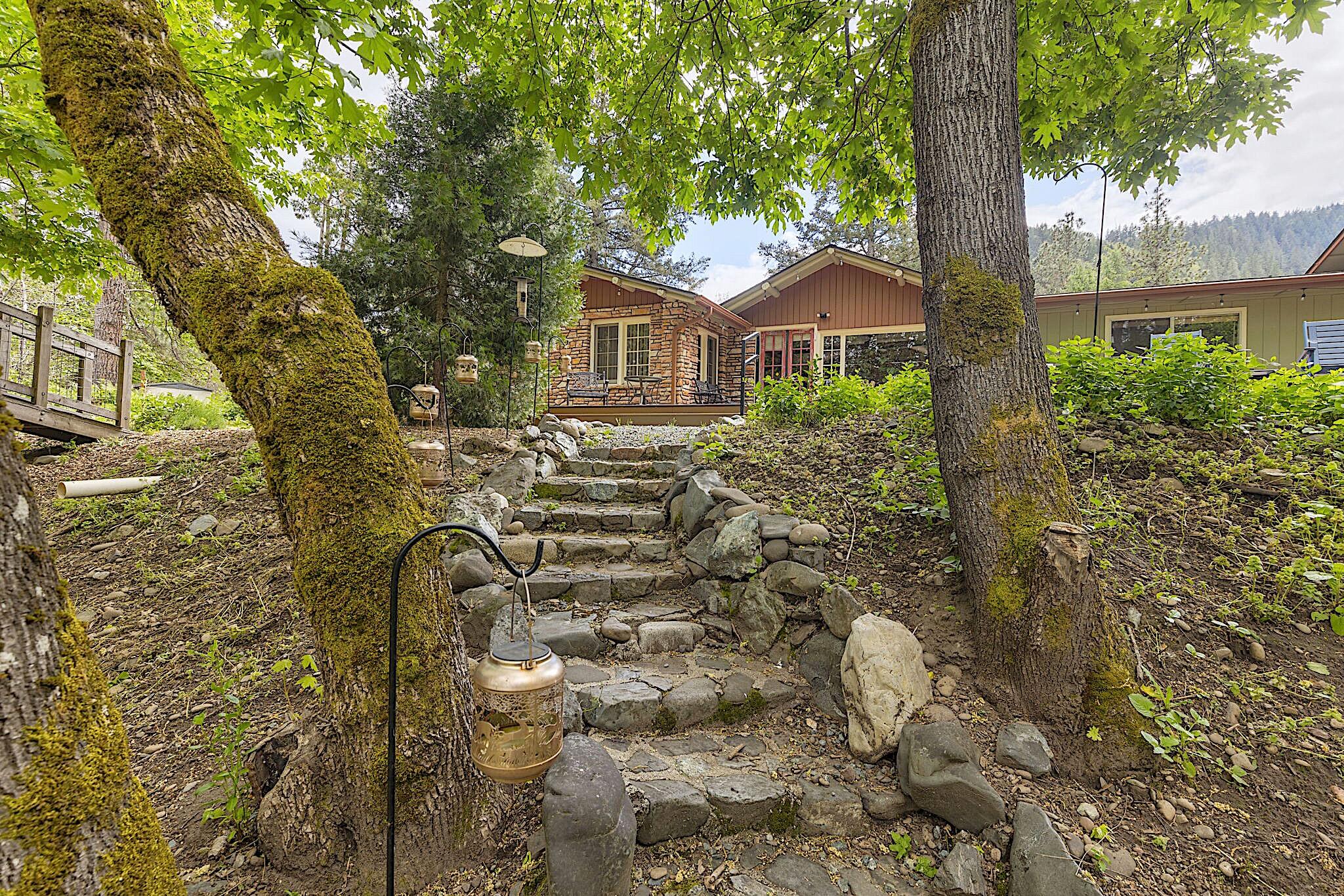 8720 Rogue River Highway Grants Pass, OR 97527 - Photo 40 of 51 30-web-or-mls-8720-rogue-river-hwy