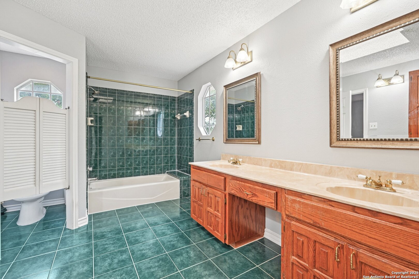 2785 Firethorn Path Spring Branch, TX 78070 - Photo 36 of 54 a bathroom with a tub sink and mirror