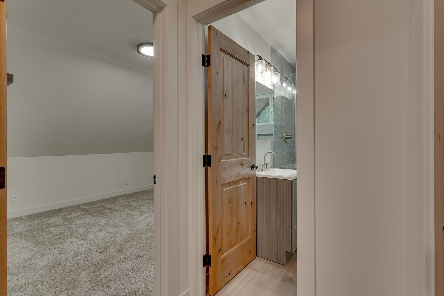 10467 Washoe Road Truckee, CA 96161 - Photo 13 of 18 Gallery Image 13