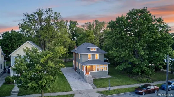 $210,000 | 925 West Kalamazoo Street, Lansing, MI 48915