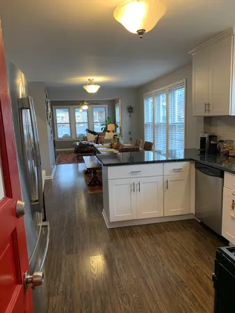 $2,100 | 146 North Brockway Street, Unit 1, Palatine, IL 60067