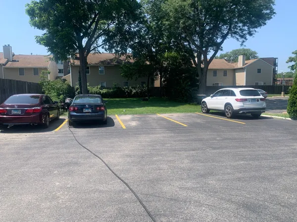 $2,100 | 146 North Brockway Street, Unit 1, Palatine, IL 60067