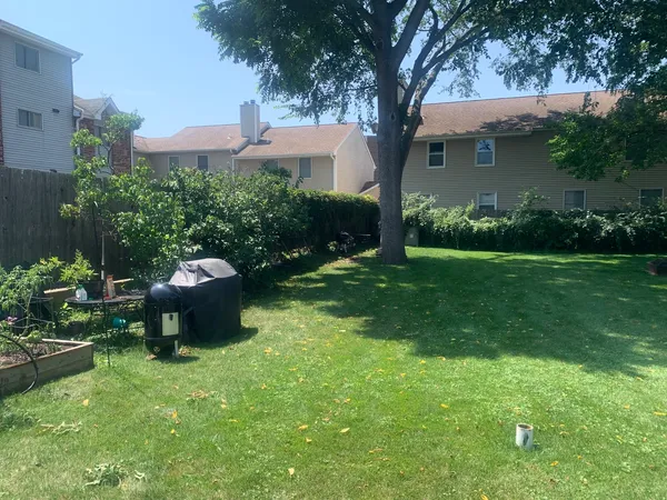 $2,100 | 146 North Brockway Street, Unit 1, Palatine, IL 60067