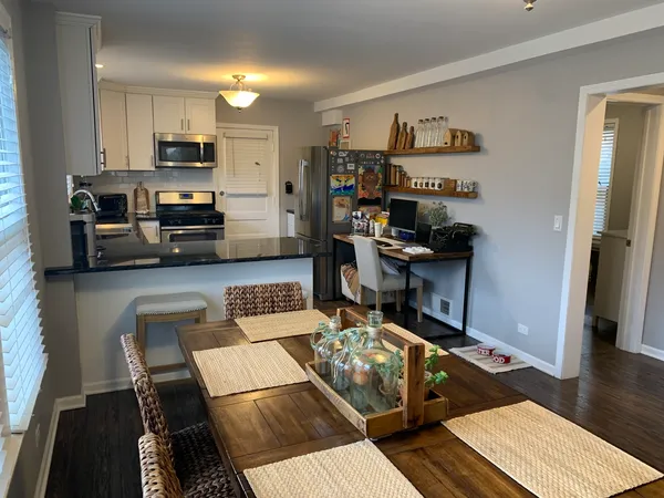 $2,100 | 146 North Brockway Street, Unit 1, Palatine, IL 60067