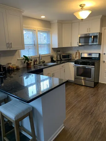 $2,100 | 146 North Brockway Street, Unit 1, Palatine, IL 60067