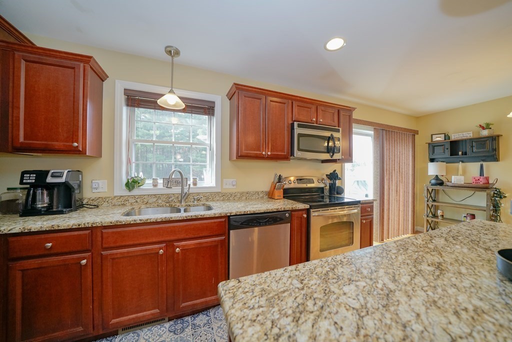 412 Kent Road Springfield, MA 01129 - Photo 12 of 41 Gallery Image 12