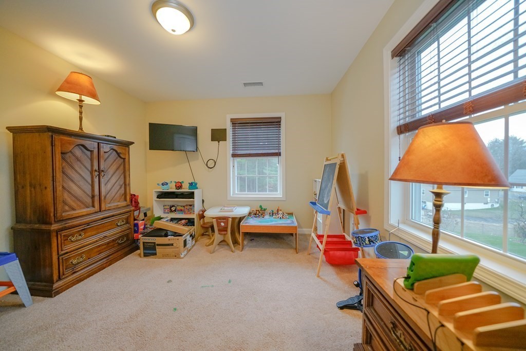 412 Kent Road Springfield, MA 01129 - Photo 31 of 41 Gallery Image 31