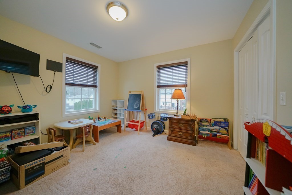 412 Kent Road Springfield, MA 01129 - Photo 33 of 41 Gallery Image 33