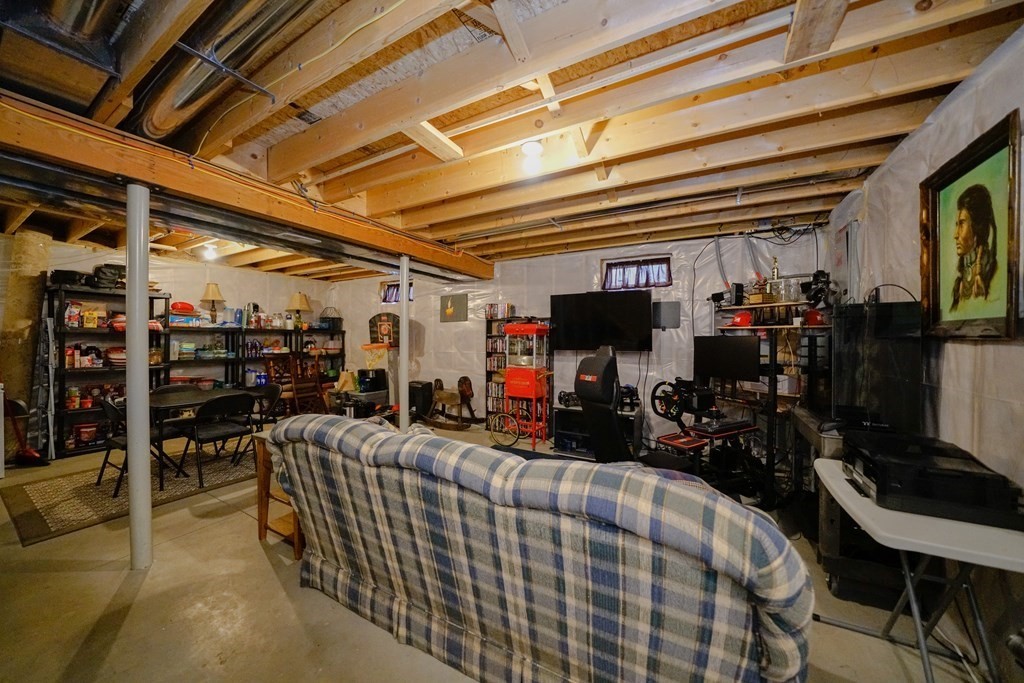 412 Kent Road Springfield, MA 01129 - Photo 35 of 41 Gallery Image 35