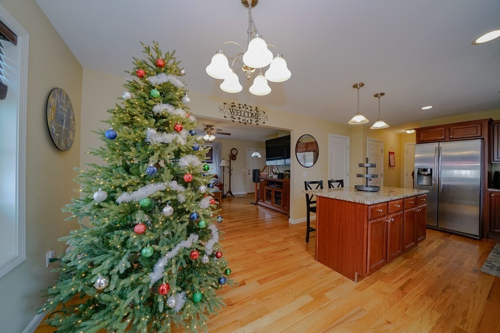 412 Kent Road Springfield, MA 01129 - Photo 8 of 41 Gallery Image 8