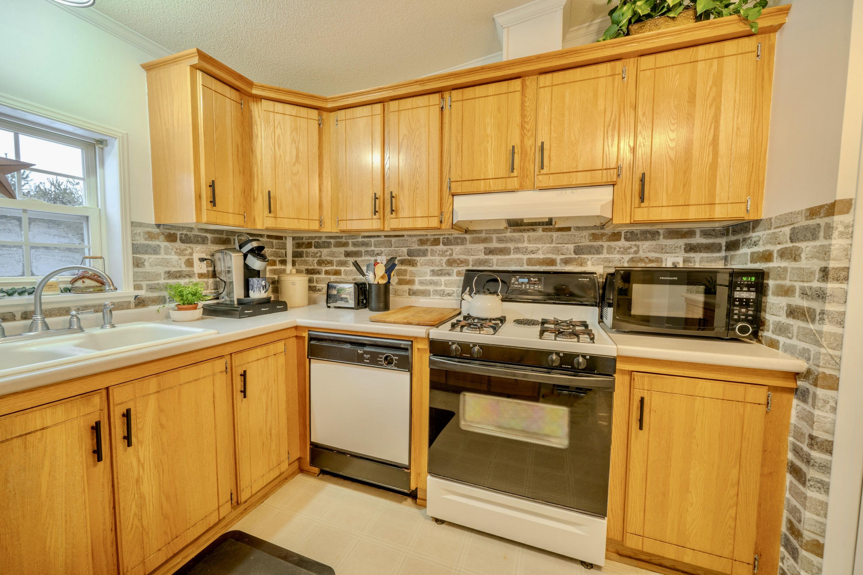 36 Old Rte 1 Searsport, ME 04974 - Photo 4 of 46 3617