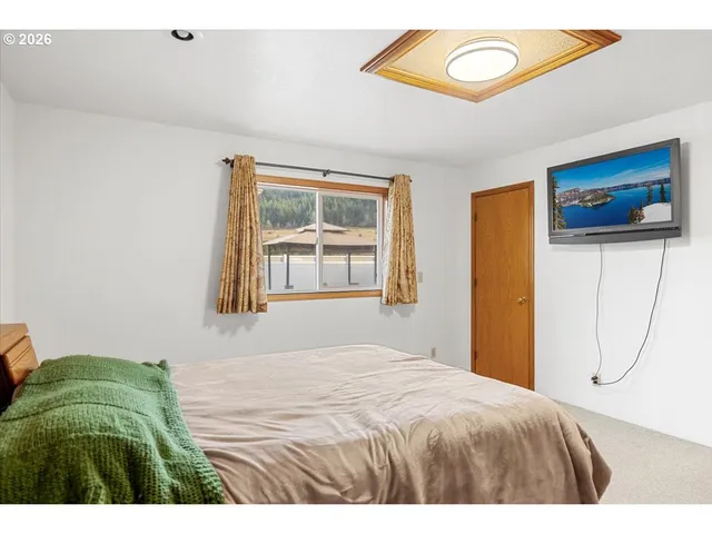 $740,000 | 369 Upper Camp Loop Road, Roseburg, OR 97470