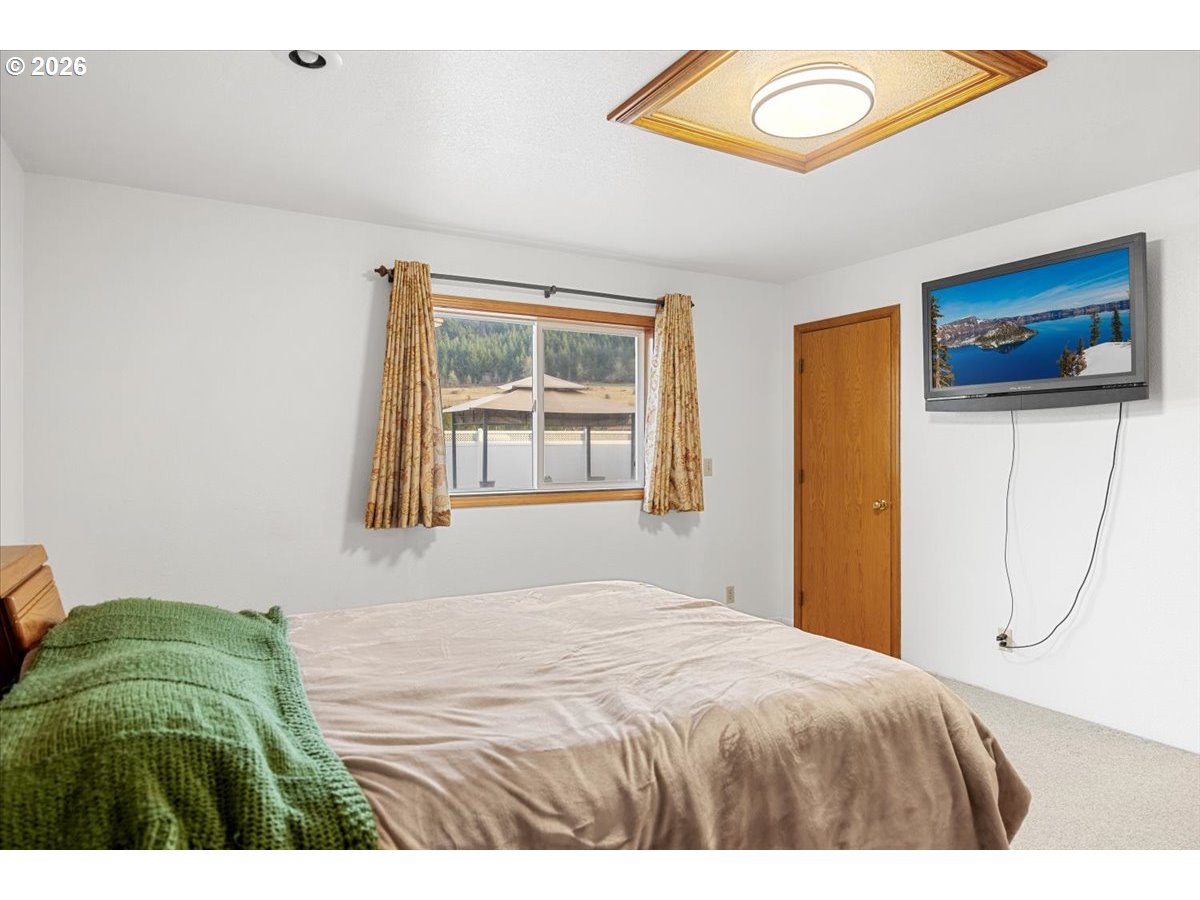 369 Upper Camp Loop Road Roseburg, OR 97470 - Photo 15 of 38 a bedroom with a bed and a window