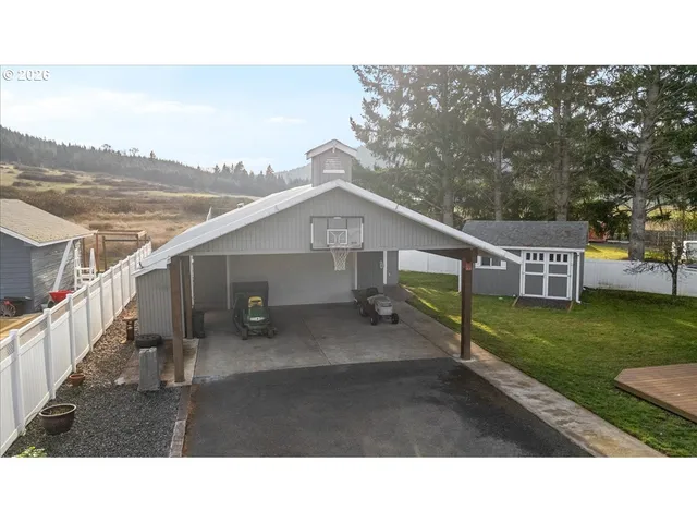 $740,000 | 369 Upper Camp Loop Road, Roseburg, OR 97470