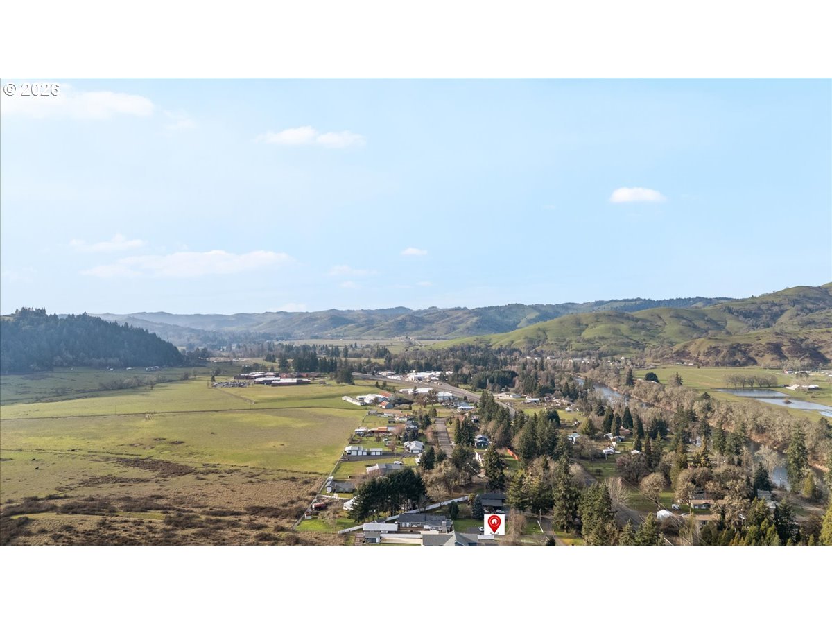 369 Upper Camp Loop Road Roseburg, OR 97470 - Photo 38 of 38 a view of a city