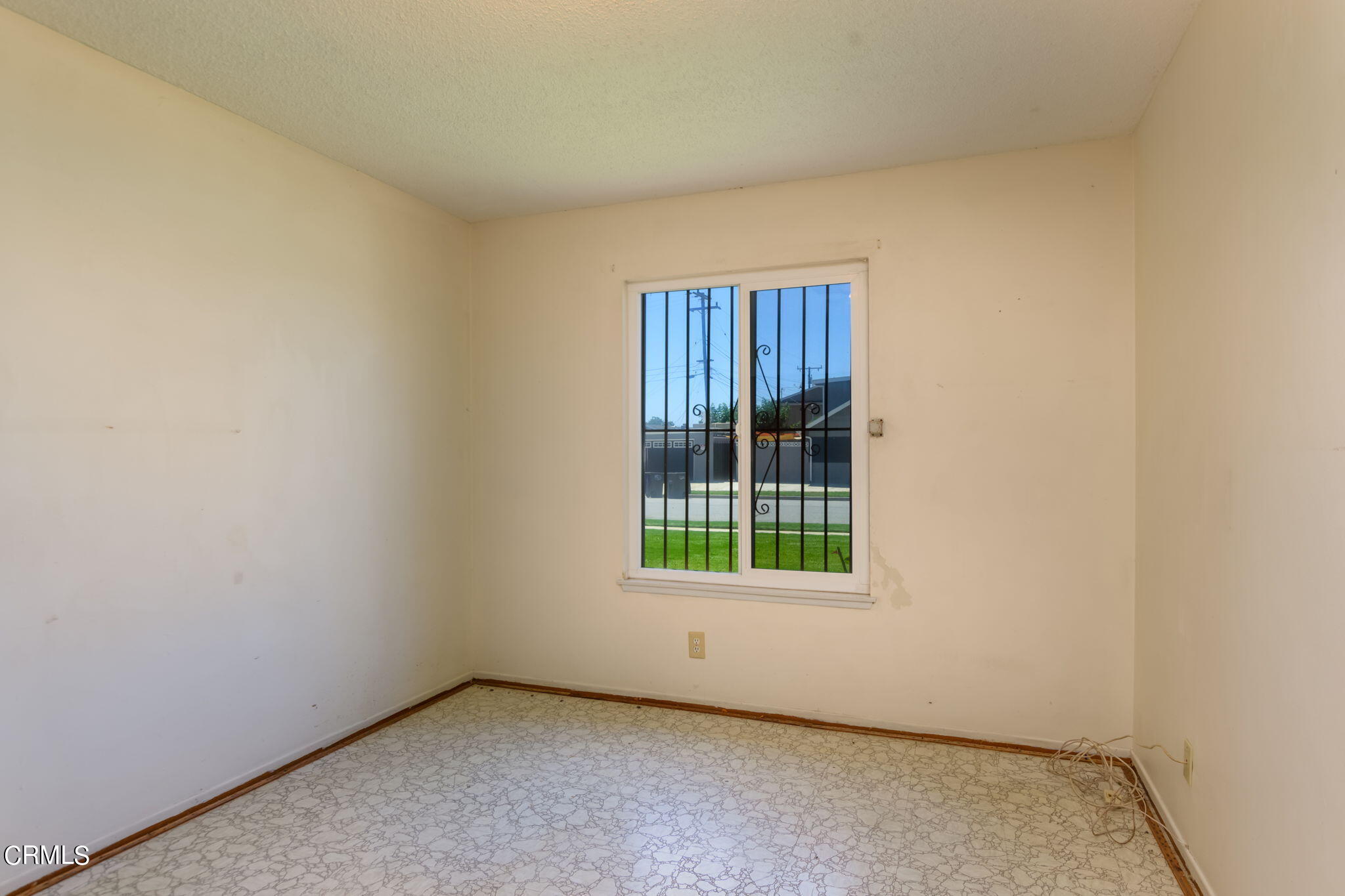 4410 Reeder Avenue Oxnard, CA 93033 - Photo 14 of 20 an empty room with a window