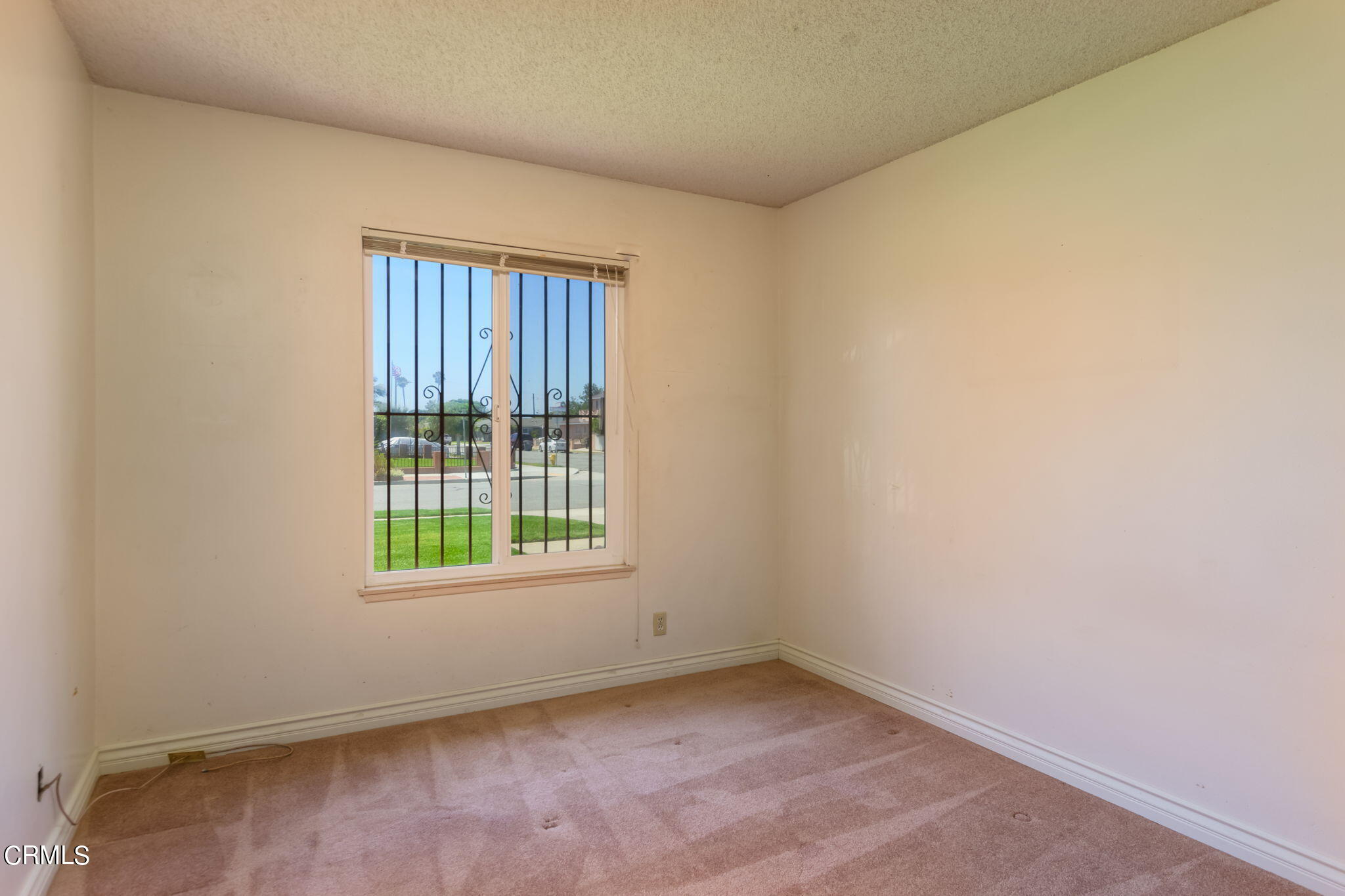 4410 Reeder Avenue Oxnard, CA 93033 - Photo 15 of 20 an empty room with a window