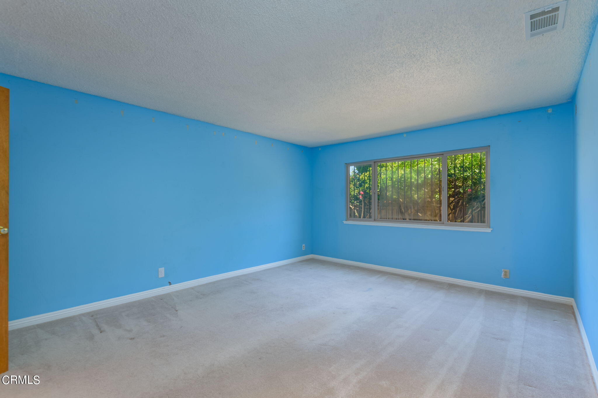4410 Reeder Avenue Oxnard, CA 93033 - Photo 17 of 20 an empty room with windows