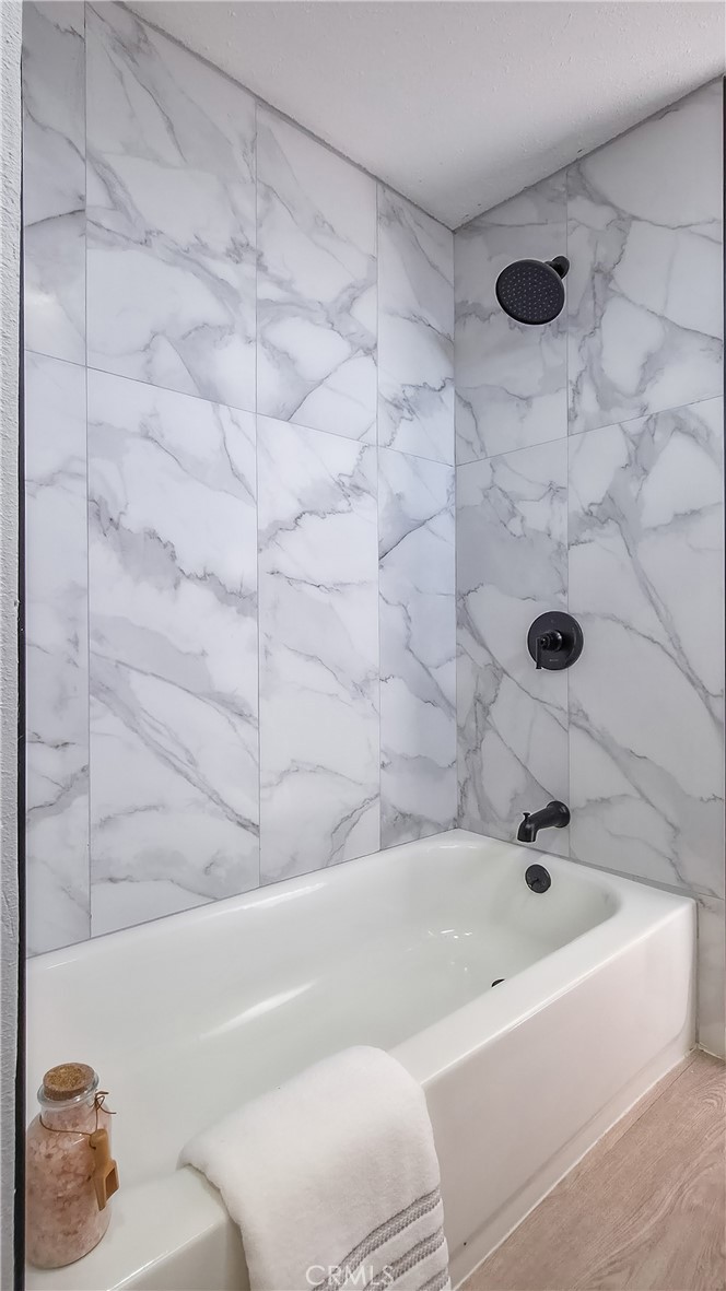 62932 Shifting Sands Joshua Tree, CA 92252 - Photo 21 of 45 a bathroom with a bathtub