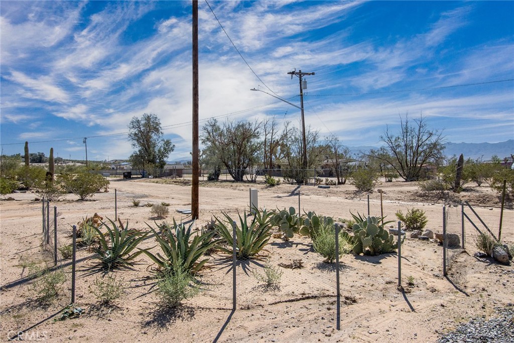 62932 Shifting Sands Joshua Tree, CA 92252 - Photo 43 of 45 a view of a terrace with sitting area