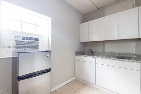 $1,300 | 5807 Southwest 41st Street, Unit 2, South Miami, FL 33155