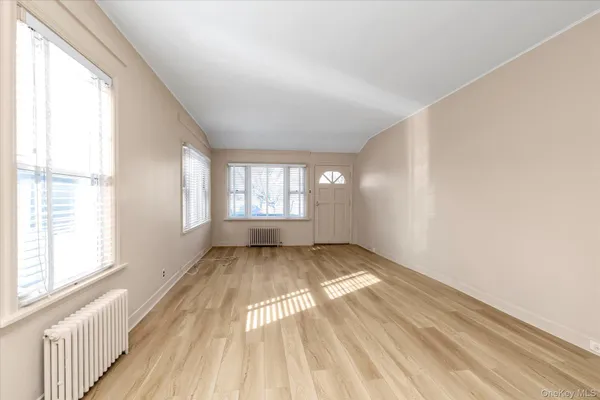 $3,900 | 14 Endview Avenue, Lynbrook, NY 11563