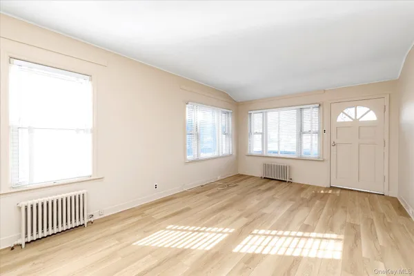 $3,900 | 14 Endview Avenue, Lynbrook, NY 11563