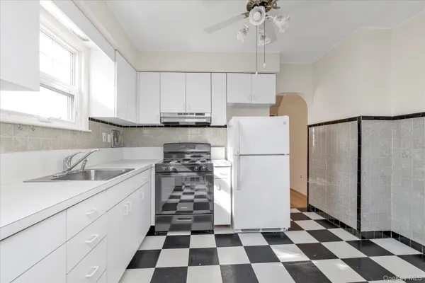 $3,900 | 14 Endview Avenue, Lynbrook, NY 11563