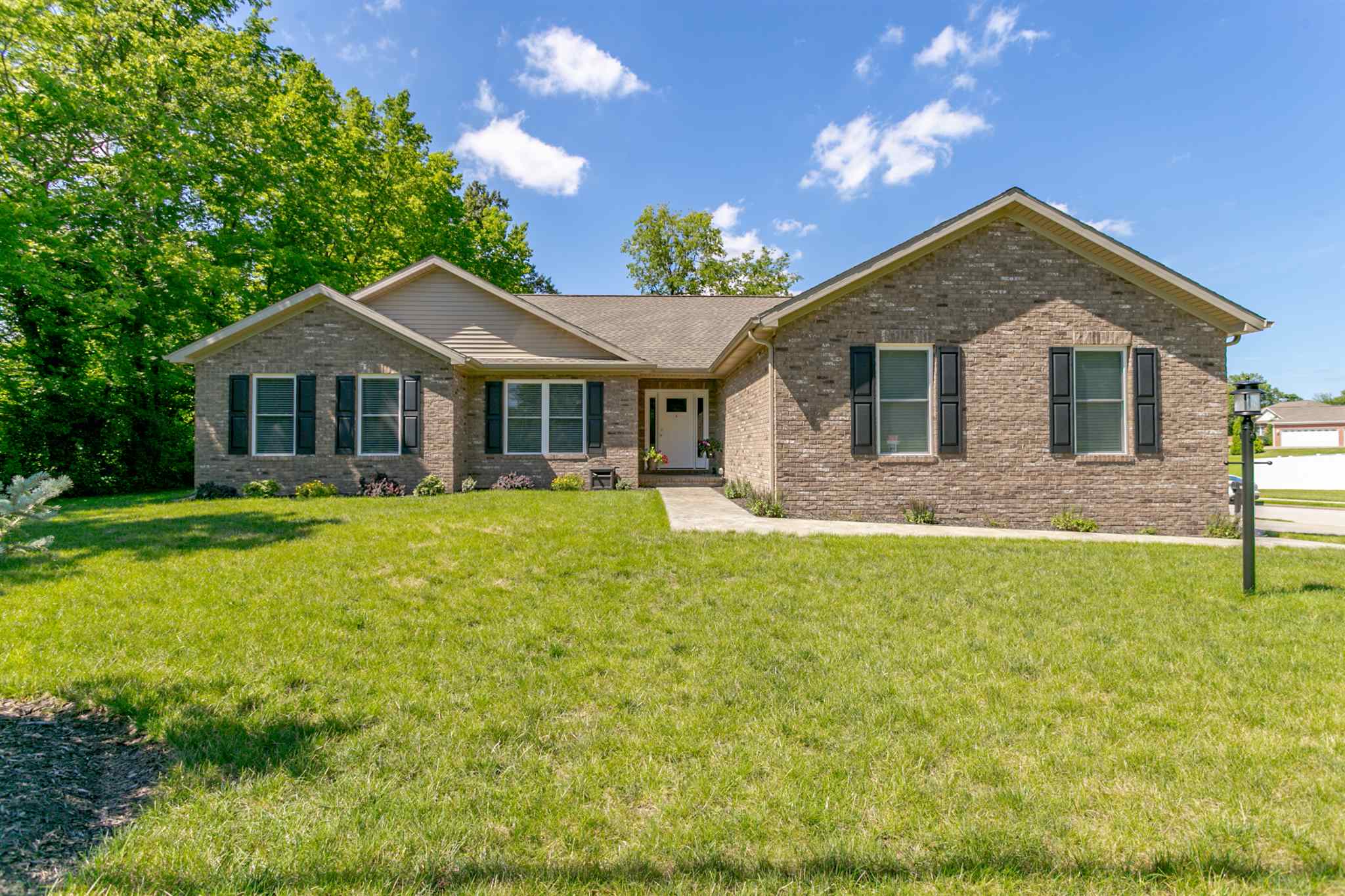 100 Nottinghill Road Chandler, IN 47610 - Photo 1 of 36