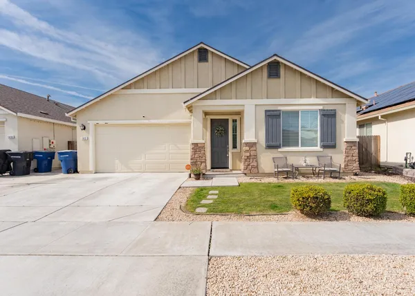 $380,000 | 1412 Greenbrier Drive, Hanford, CA 93230