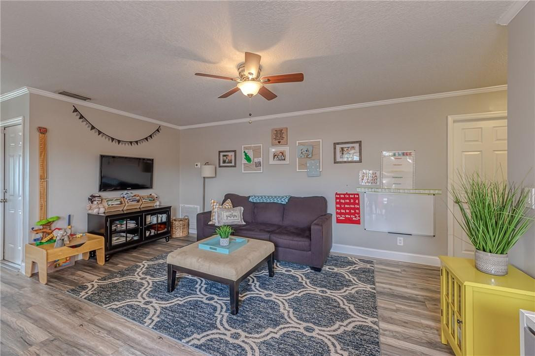 9203 Edgemont Lane Boca Raton, FL 33434 - Photo 15 of 52 Family/ Play room