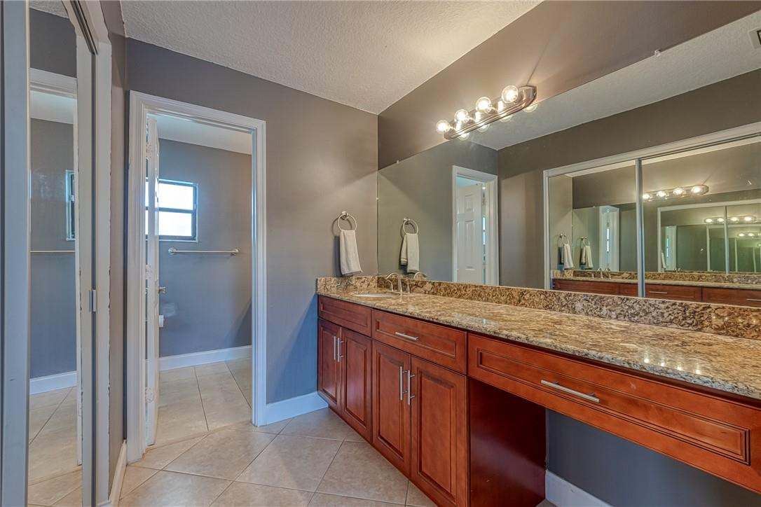 9203 Edgemont Lane Boca Raton, FL 33434 - Photo 23 of 52 Master granite counter tops
