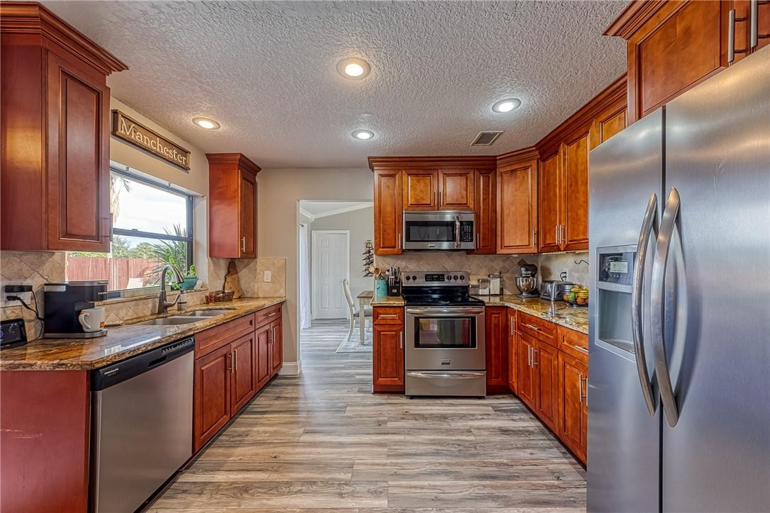 9203 Edgemont Lane Boca Raton, FL 33434 - Photo 7 of 52 Remodelded Kitchen!