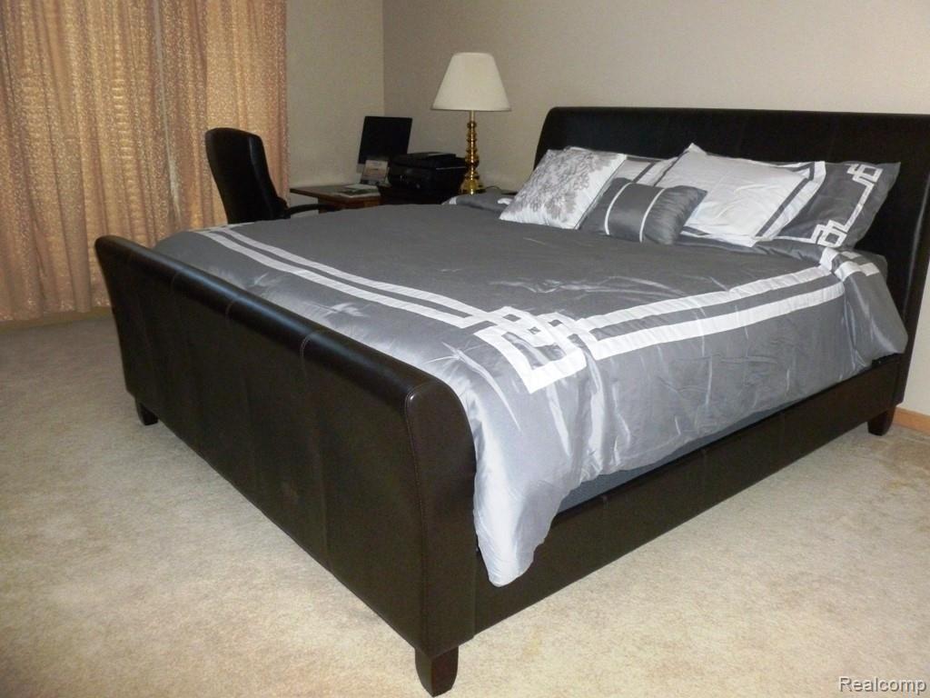 46444 Fairwind Road Macomb, MI 48044 - Photo 10 of 29 P1030355.masterbedroom