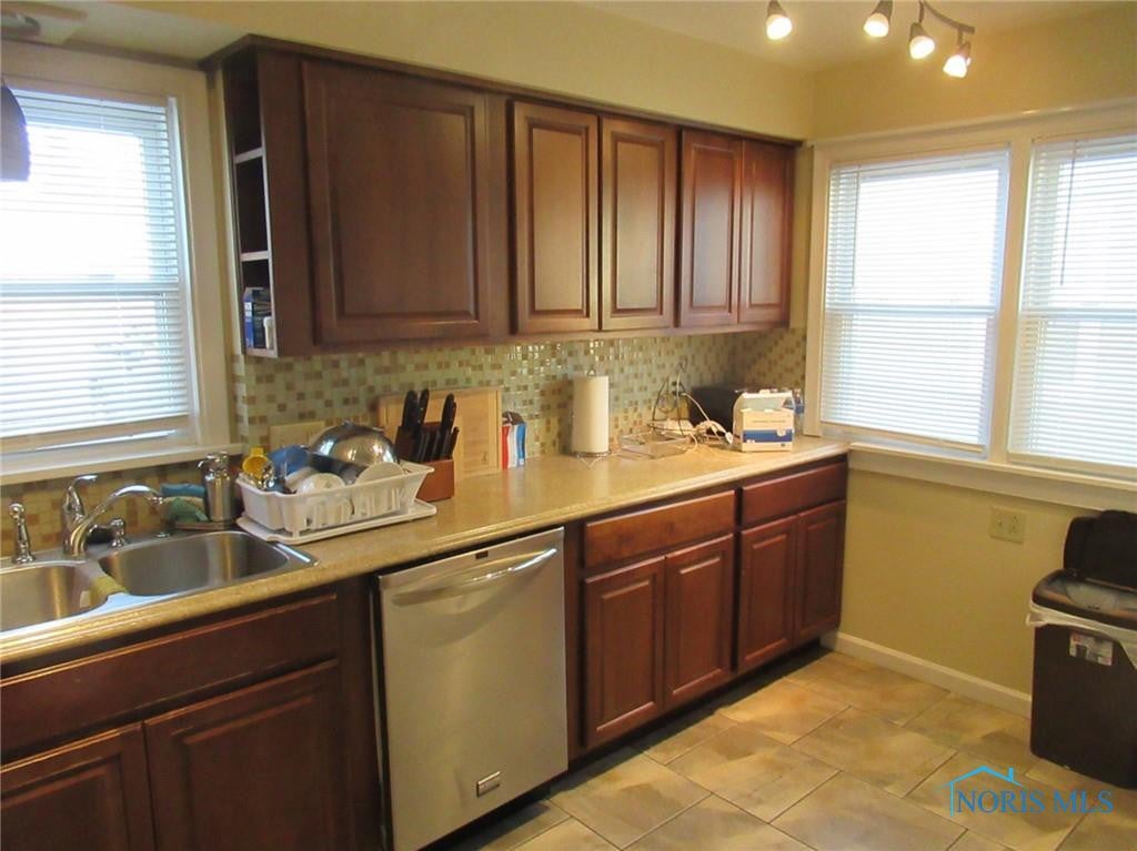 1496 Gould Road Toledo, OH 43612 - Photo 3 of 15 Gallery Image 3