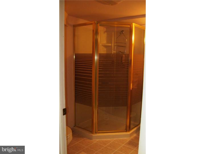 528 River Drive Riverside, NJ 08075 - Photo 15 of 24 Bathroom