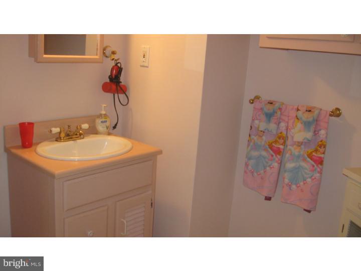528 River Drive Riverside, NJ 08075 - Photo 17 of 24 Bathroom