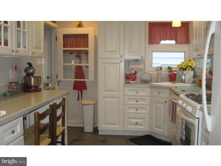 528 River Drive Riverside, NJ 08075 - Photo 3 of 24 Kitchen