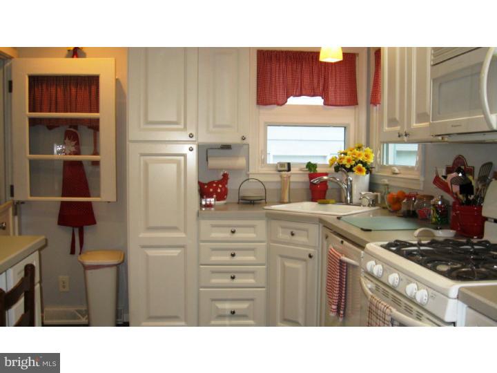 528 River Drive Riverside, NJ 08075 - Photo 5 of 24 Kitchen